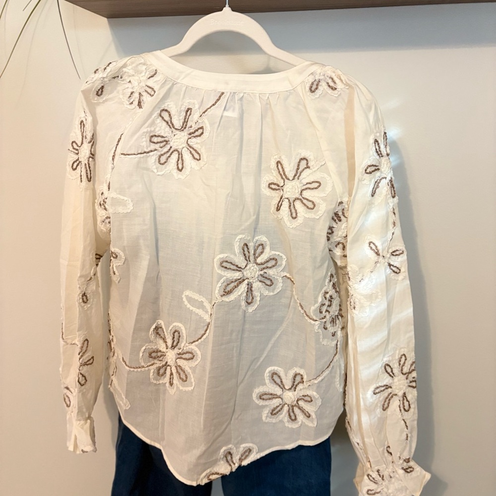 Industry Embroidered Cream Women's Top nwt - Picture 5 of 6